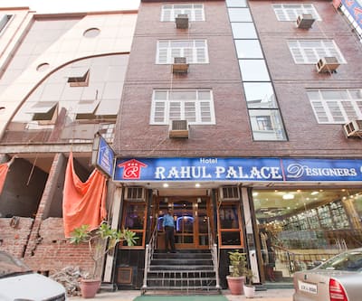 https://imgcld.yatra.com/ytimages/image/upload/t_hotel_yatra_city_desktop/v1390487207/Domestic Hotels/Hotels_Delhi/Hotel Rahul Palace/Facade~749.jpg